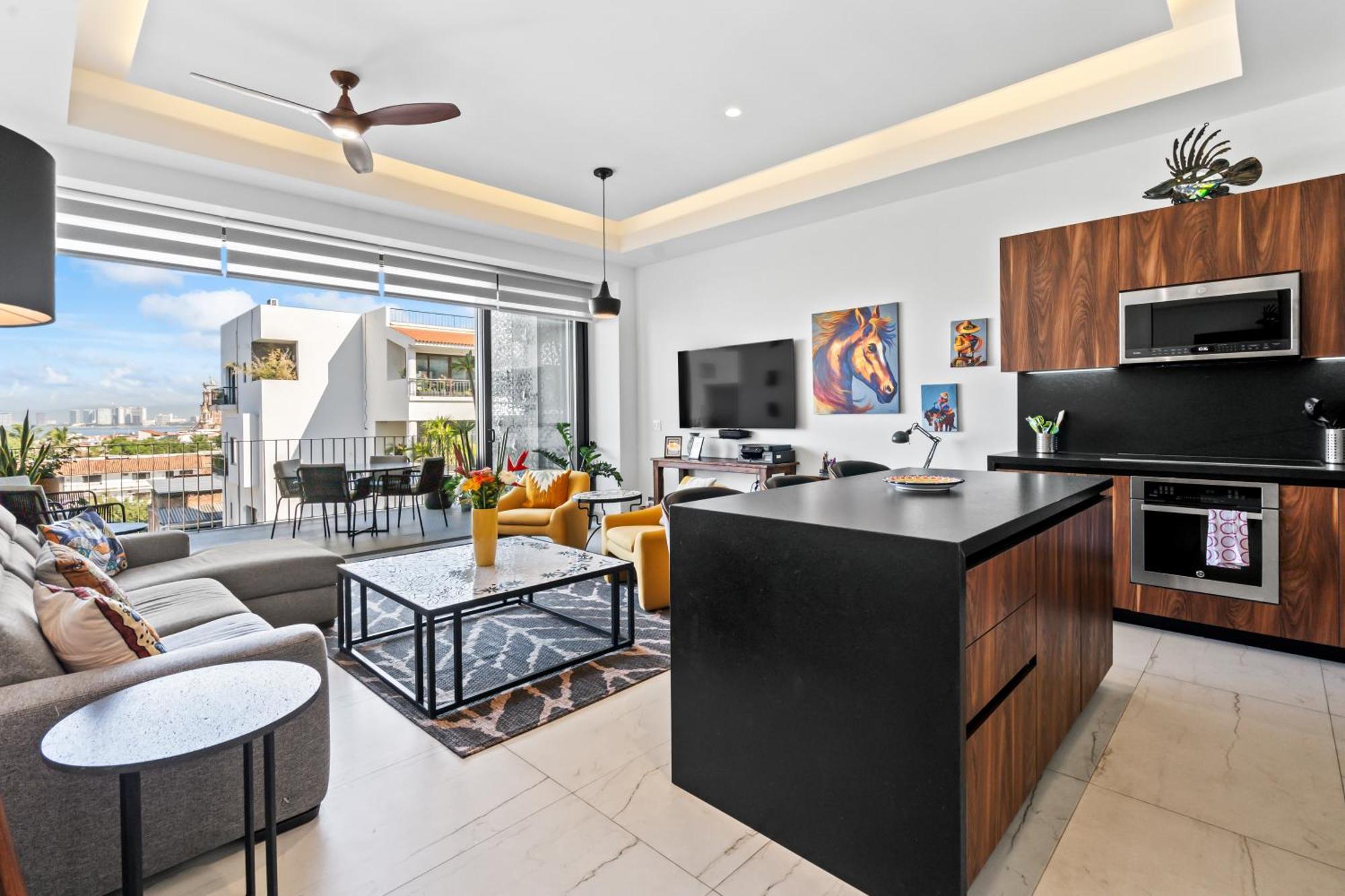 2b Modern Romantica Luxury Apartment *
